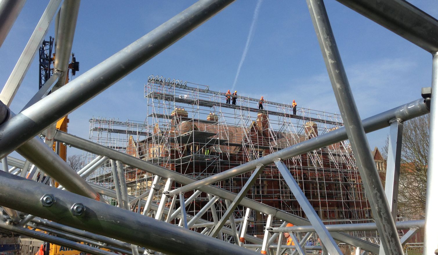 Tempsford Hall - Layher Keder XL Rolling Roof and Allround Access Scaffold