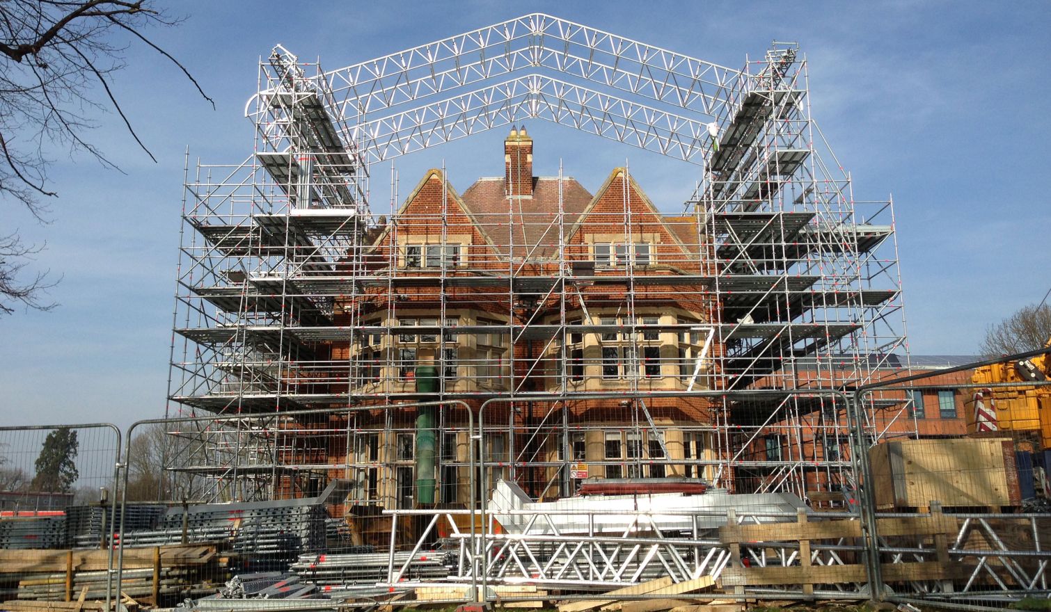 Tempsford Hall - Layher Keder XL Rolling Roof and Allround Access Scaffold