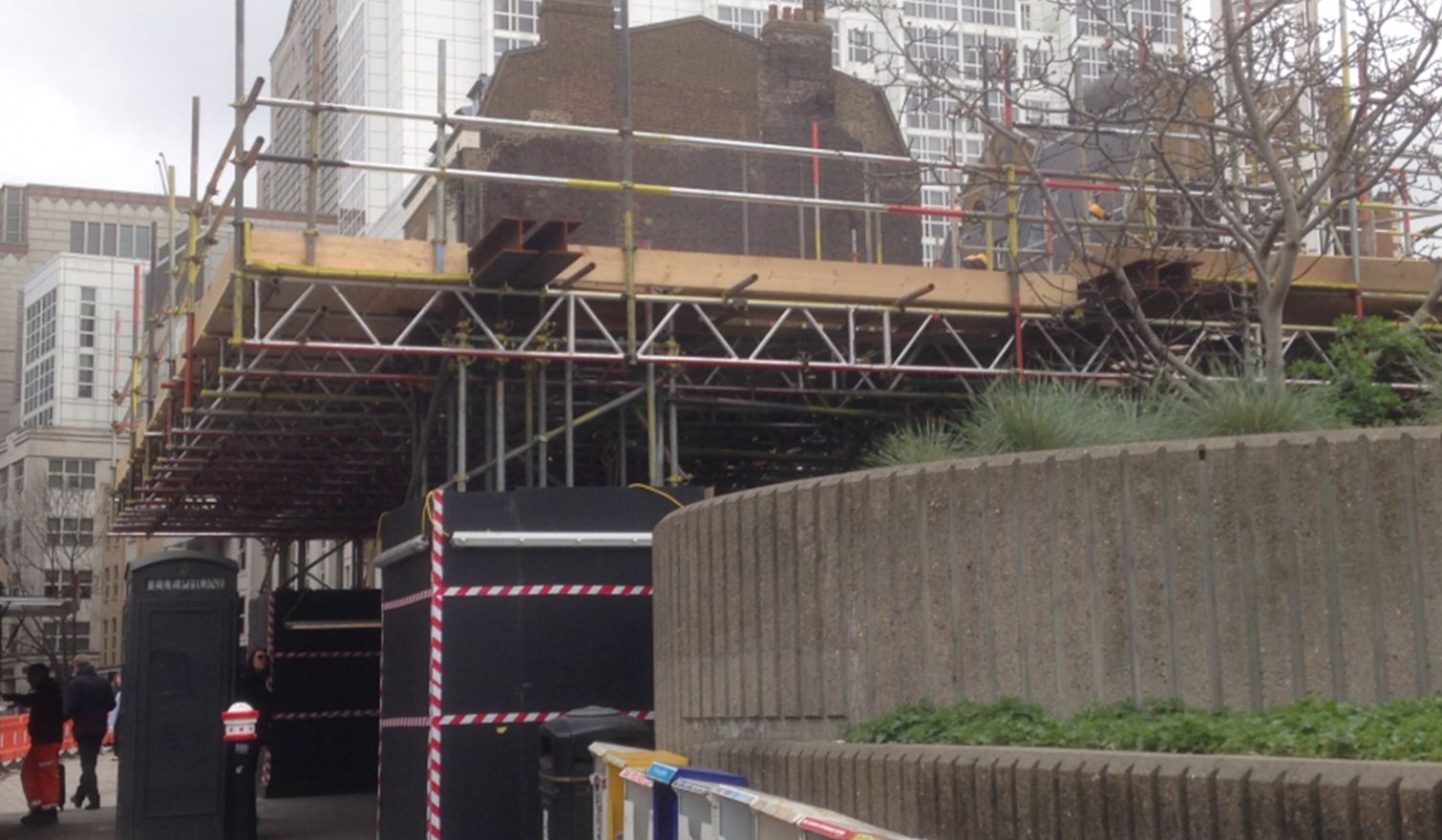 Tower Hill Station - Pavement and Cabin Support Gantries and Access Scaffold